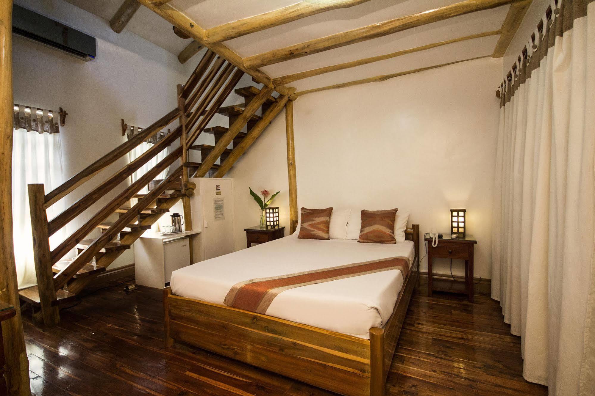 Palo Alto Bed & Breakfast Puerto Princesa Esterno foto